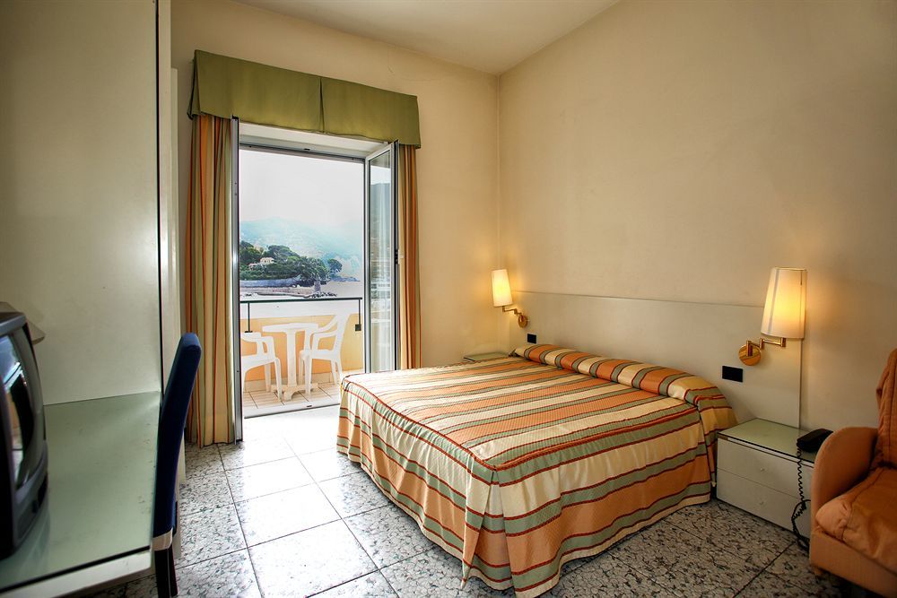 Hotel Elena レッコ エクステリア 写真