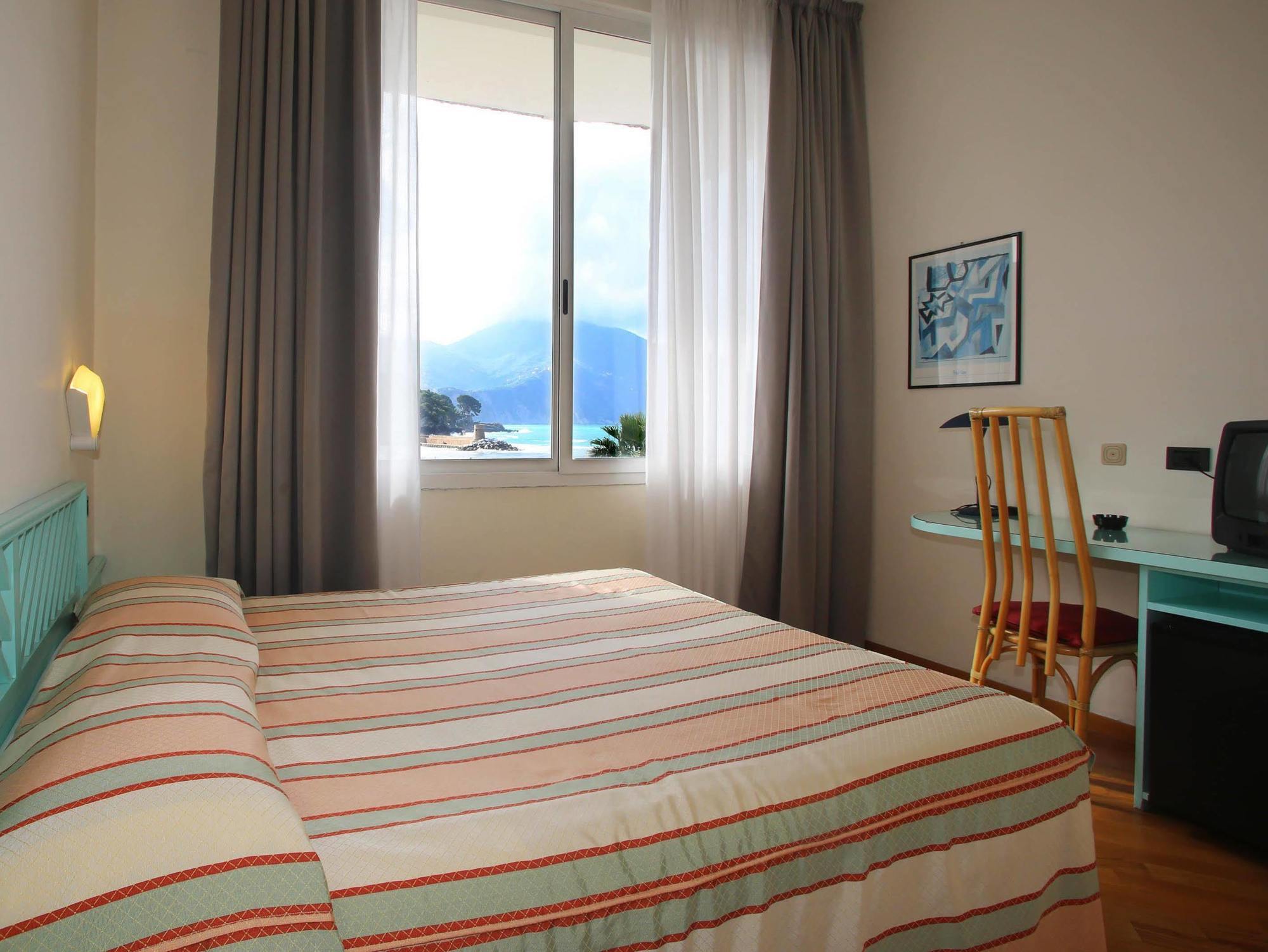 Hotel Elena レッコ エクステリア 写真